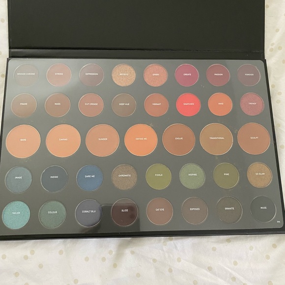 Morphe eyeshadow palette beautiful colors, NWOT, great palette - Picture 3 of 3
